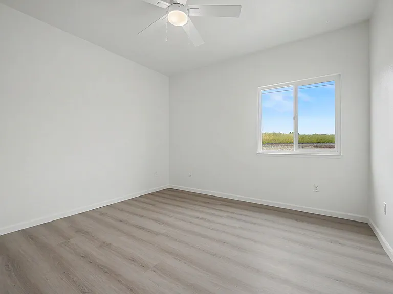 2426 Village Dr — Photo 15