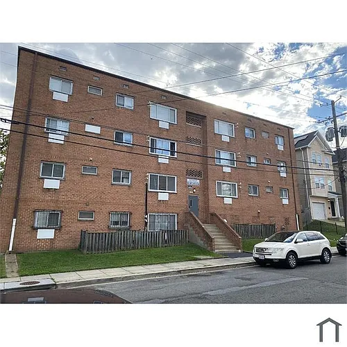 5325 Bass Pl SE Photo 1