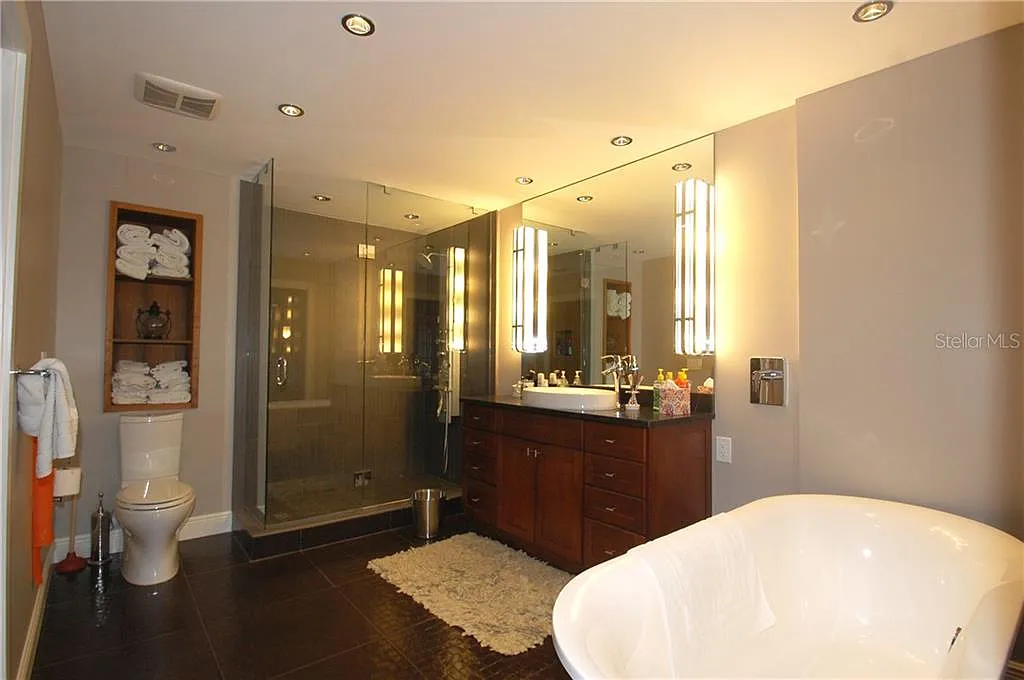 2 bed, 2.0 bath, 1581 sqft, $2,500 — Photo 4