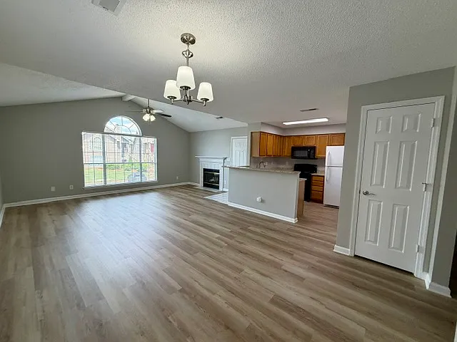309 Waters Edge Ln — Photo 4