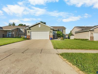 5809 W Oakcrest Dr, Sioux Falls, SD, 57107