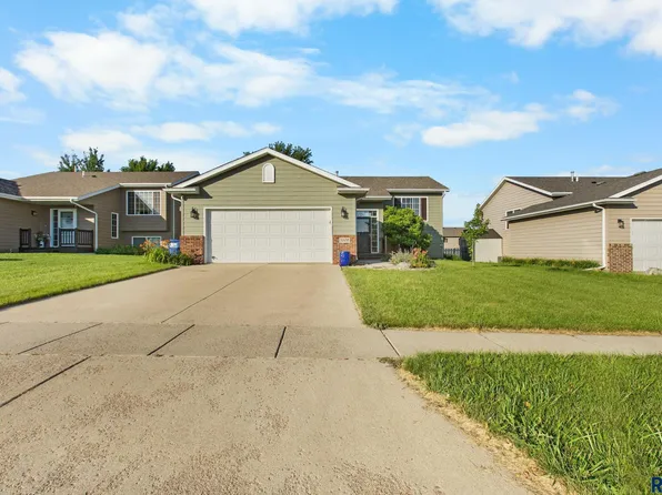 5809 W Oakcrest Dr, Sioux Falls, SD 57107