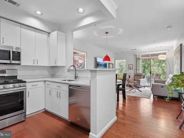 1860 Stratford Park Pl APT 312, Reston, VA 20190