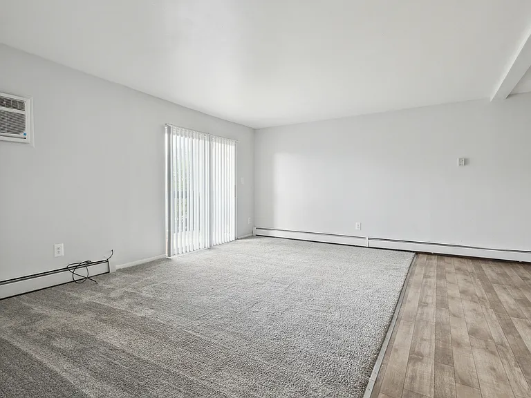 Fox Pointe Apartments — Photo 12