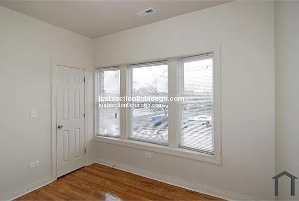 3 bed, $2,050 — Photo 4