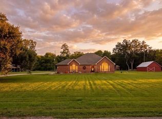 1114 Wagon Rd, Wallis, TX 77485