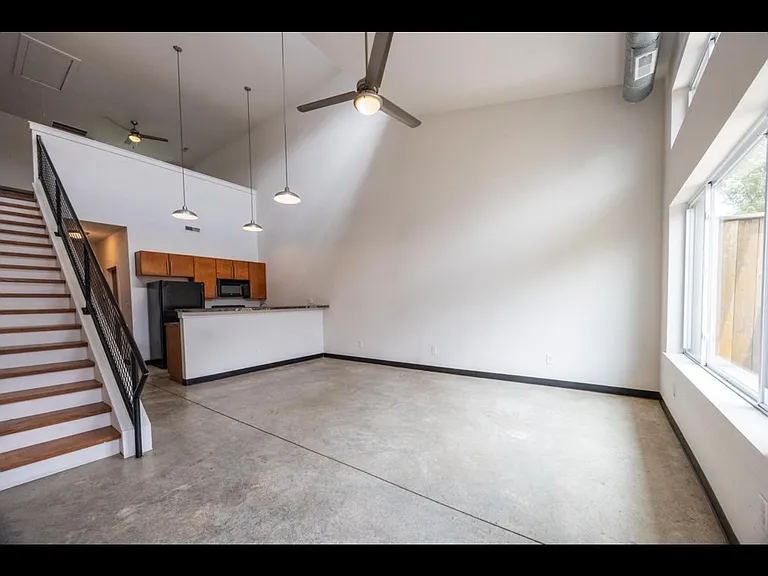 943 McClanahan Ln — Photo 4