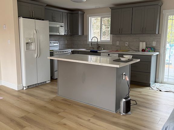 2nd image of 15300 NE 39th St #39