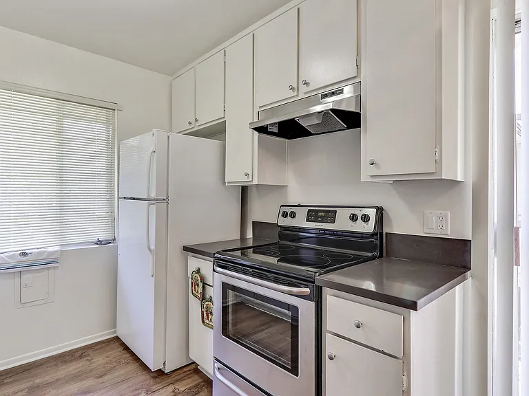1737 Stoner Ave — Photo 18