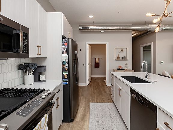 5th image of 400 SW 7th St #301