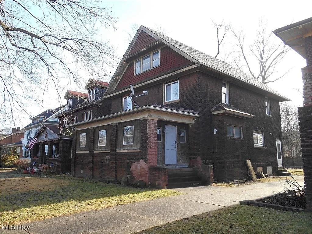 413 Alameda Ave photo 1