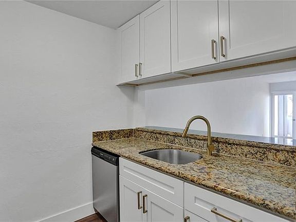3rd image of 505 NE 30th St APT 603