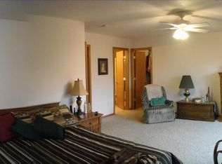 7400 Prairie Hawk Dr SW, Cedar Rapids, IA 52404