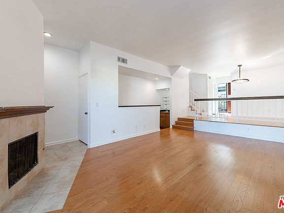 4th image of 1811 Barry Ave