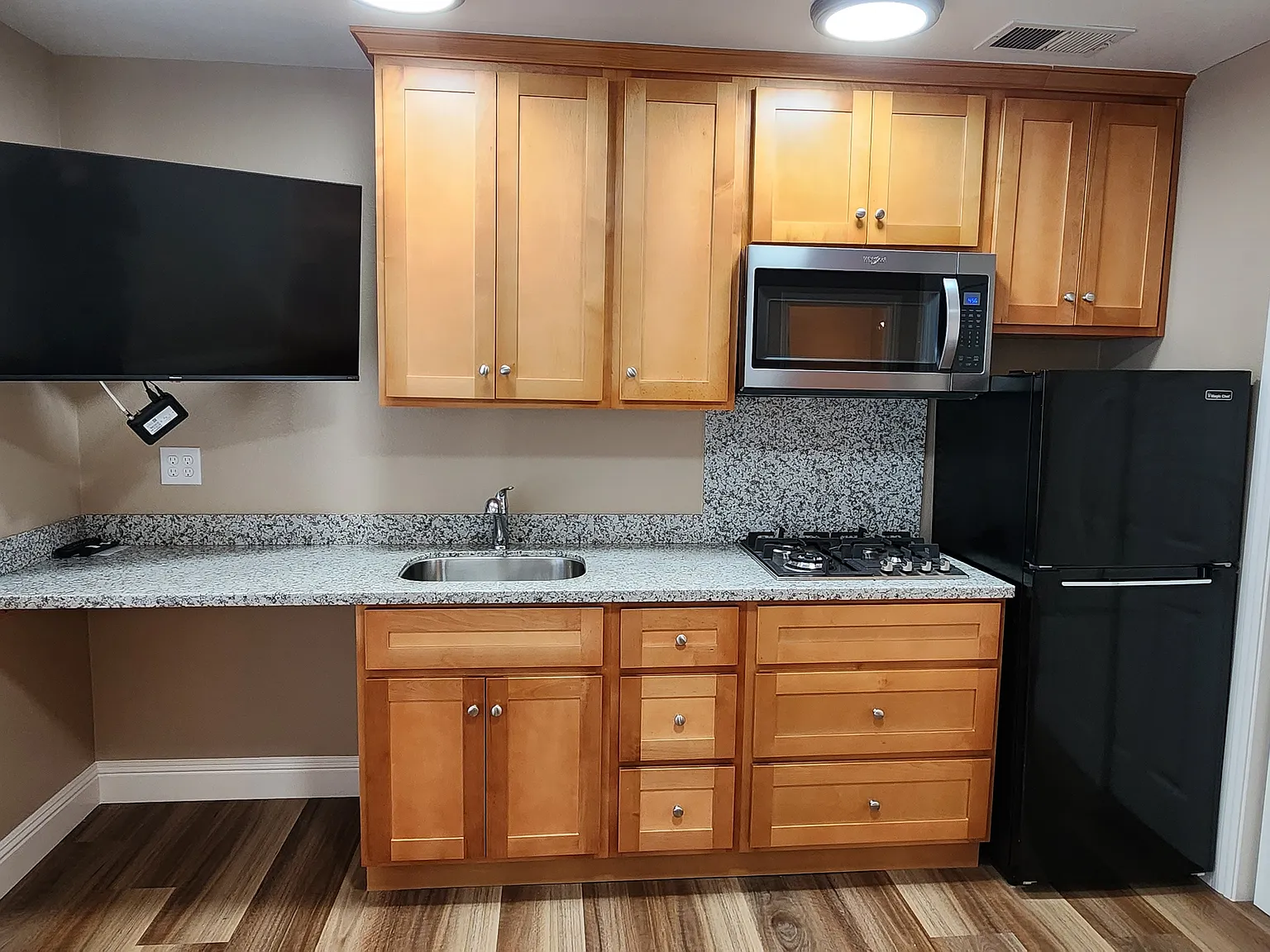 Studio, 300 sqft, $1,600 — Photo 3