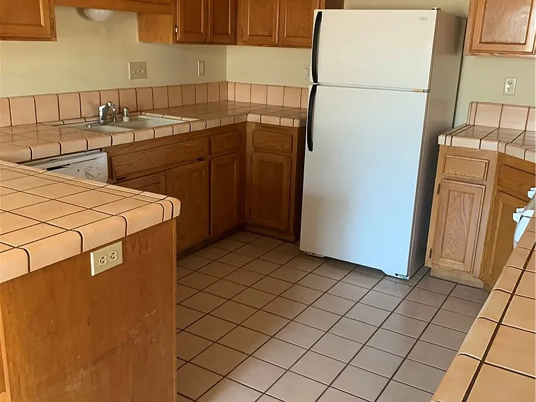 10912 Moreno Ave — Photo 3