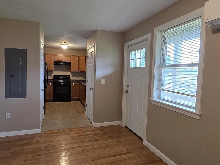 43 Beatrice St #B — Photo 4
