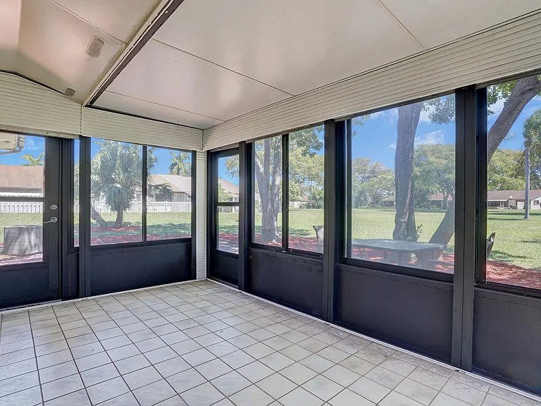 30 Kensington Ln — Photo 22