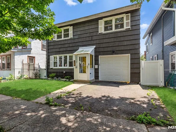 40 Pine Grove Ter, Newark, NJ 07106