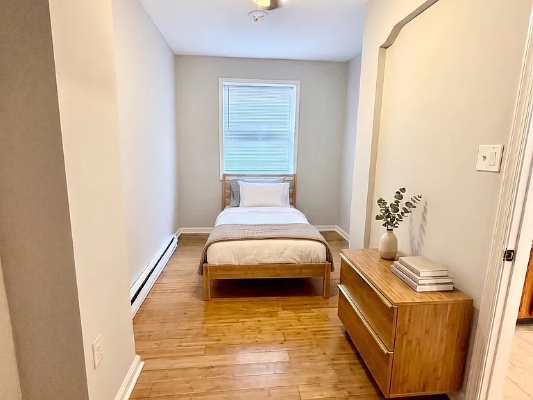 6525 Saybrook Ave — Photo 8