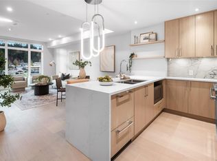 5229 Cordova Bay Rd #204, Saanich, BC V8Y2L1