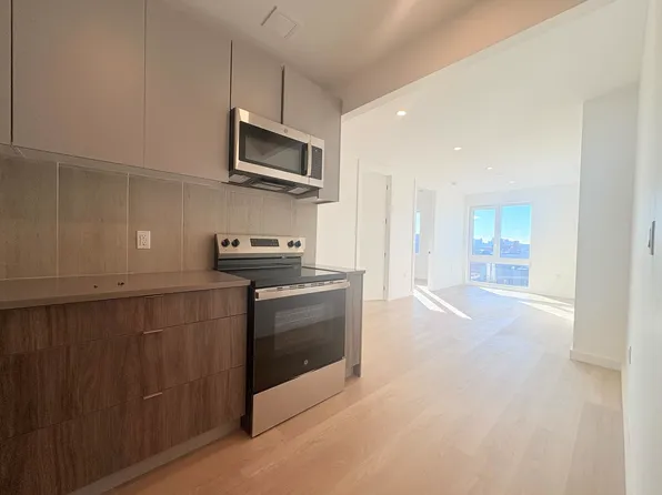 172-02 Hillside Avenue image 1 of 10