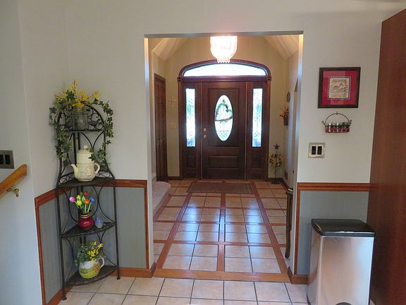 Spacious entryway