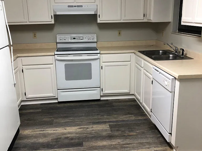701 Pine Ridge Dr #701 — Photo 3