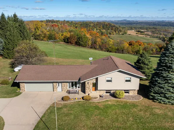 5303 Saint Catherine Rd, Dubuque, IA 52003