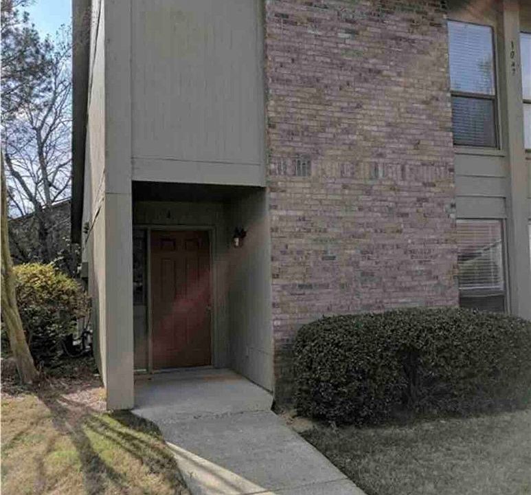 1st image of 1047 Stonegate Dr APT A