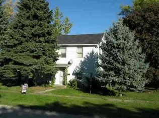 111 N Division St, Dakota, IL 61018