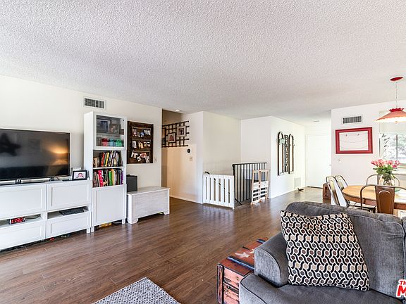 3rd image of 26251 Rainbow Glen Dr