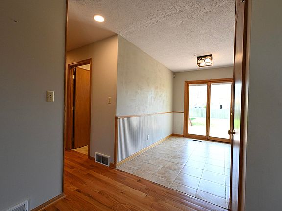 4th image of 207 S William Ave