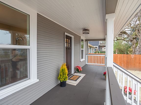 3rd image of 614 W Fourth Plain Blvd