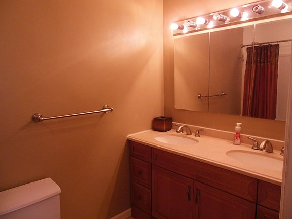 5th image of 203 Holbrook Dr