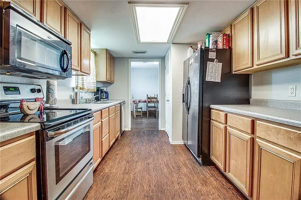 5 bed, 1752 sqft, $2,500 — Photo 4