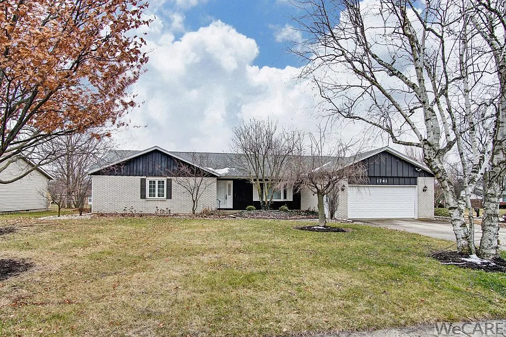 1741 Deerfield Dr photo 1