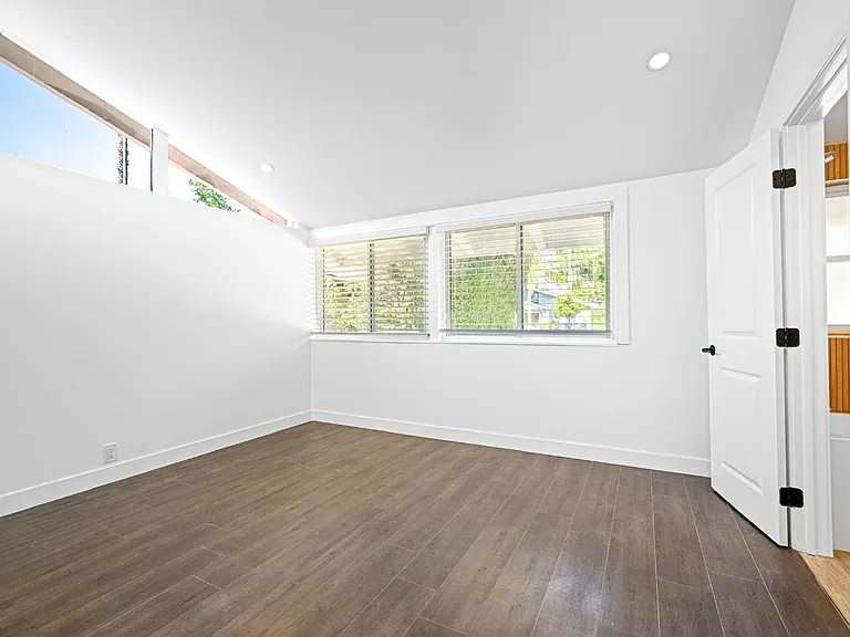 6445 Oakdale Ave — Photo 9