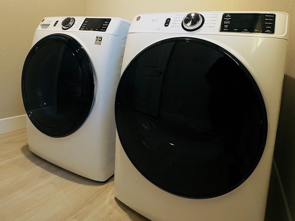 Shared Washer/Dryer
