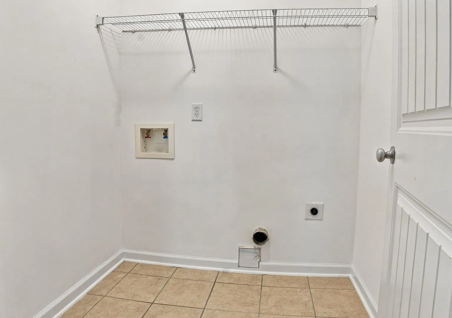 Executive style townhome with Garage — Photo 4