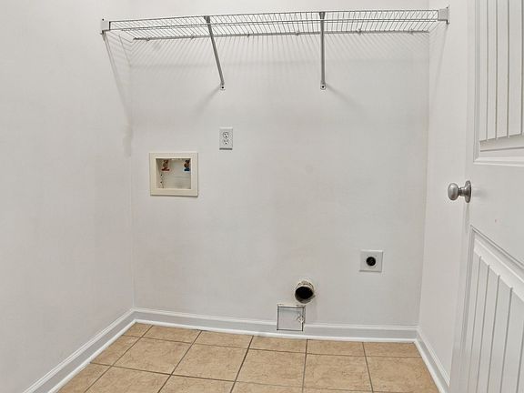 4th image of 819 Whispering Willow Ct