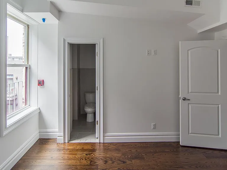 305 1st St #3R — Photo 8