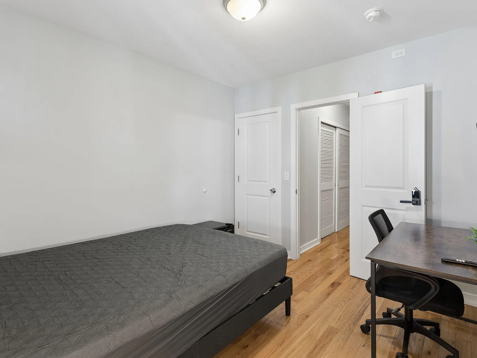 4 bed, 6.0 bath, 1800 sqft, $1,364 — Photo 3