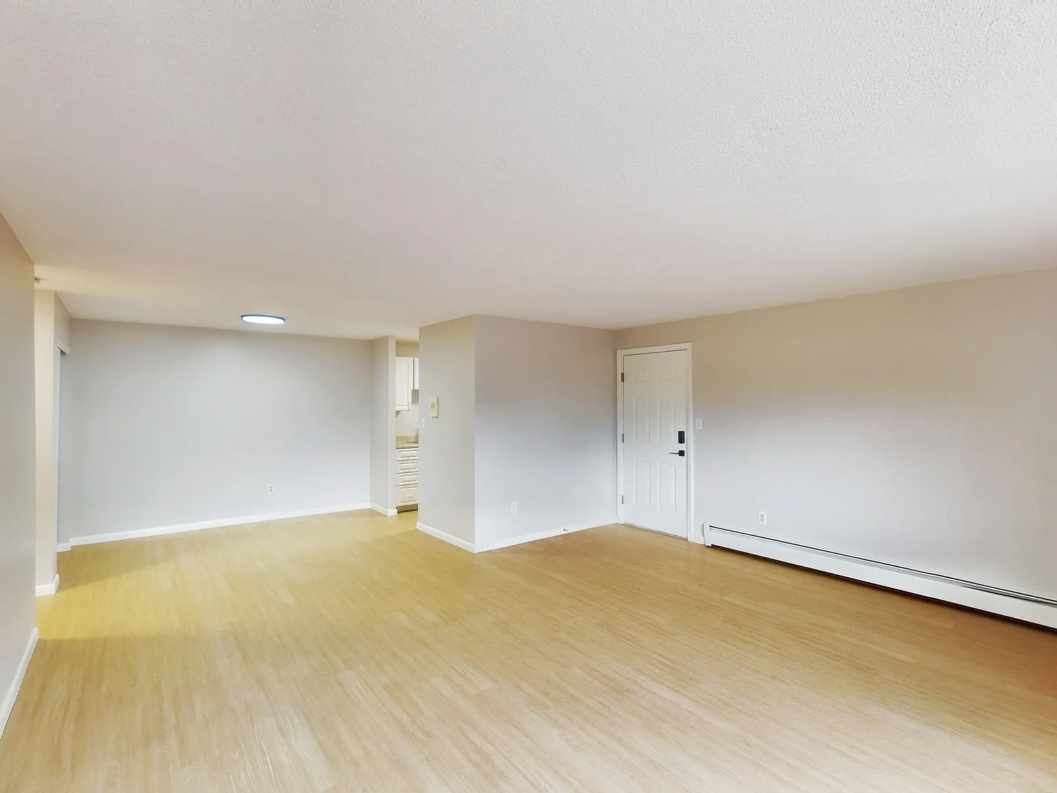 2 bed, 850 sqft, $2,100 — Photo 3