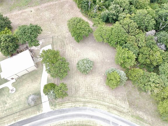 2nd image of 305 Cedar Creek Landing Ln