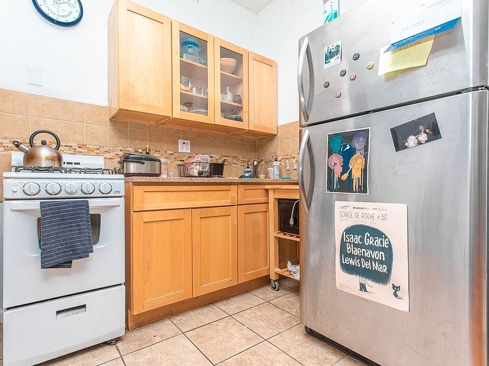 2nd image of 518 Willoughby Ave #2A