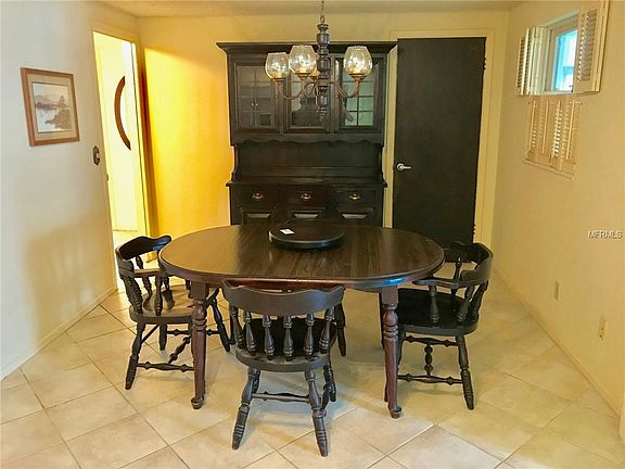 5th image of 7945 Woodgrove Cir