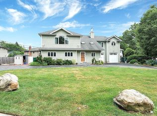 501 Woodbury Rd, Plainview, NY 11803