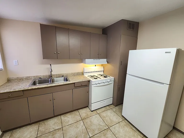 1401-1407 Aspen Dr — Photo 5
