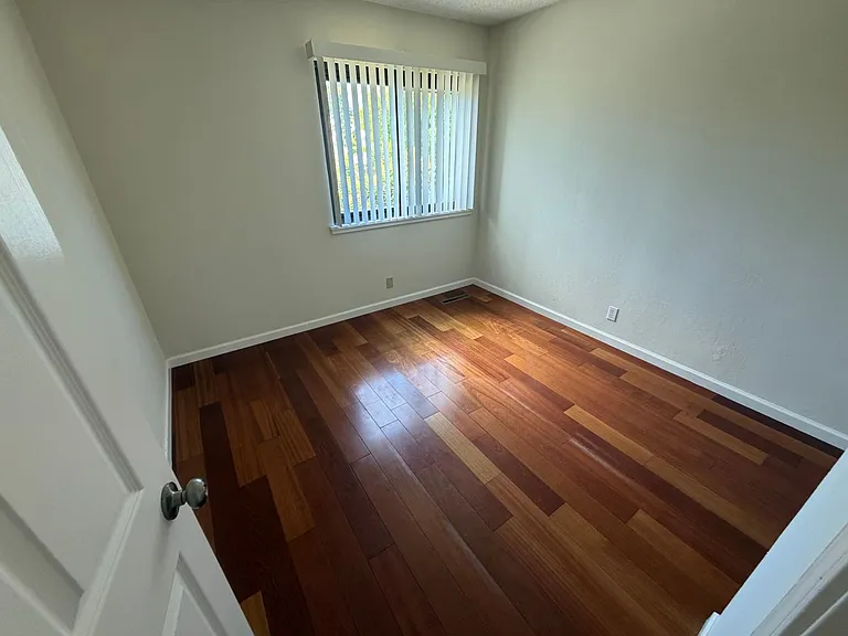 3423 Catalina Ave — Photo 15